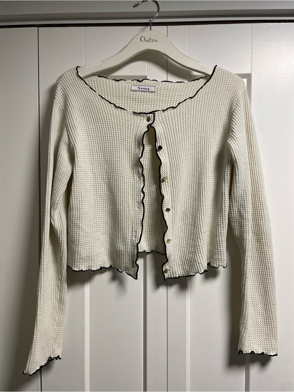 Neuna Waffle Knit Lettuce-Edge Cropped Cardigan Off-White Black Trim